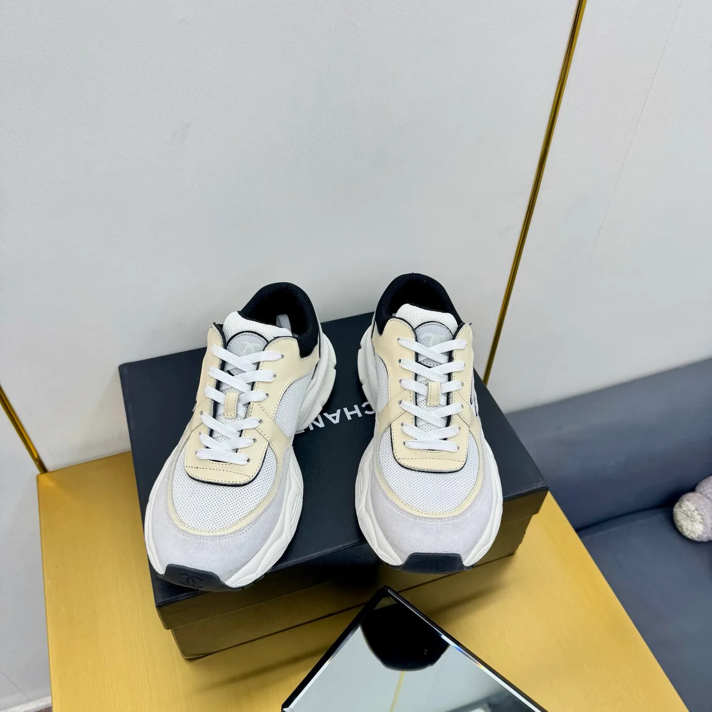p700🐮🐮Upgraded version, upgraded version, upgraded version! No rebuttal accepted! ! ! ! Chanel Chanel dad shoes, couples' model for men and women - 2025 top casual sneakers in the counter. This classic design; the upper is electro-embroidered with various techniques; ❷The inner lining is made of: original Yangli + net ❸The outsole is based on: the original TPU combination outsole. The full set of boutique packaging for women 35–41